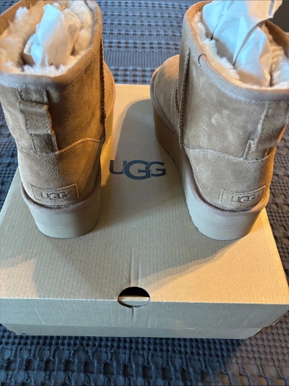 UGG stylish chestnut